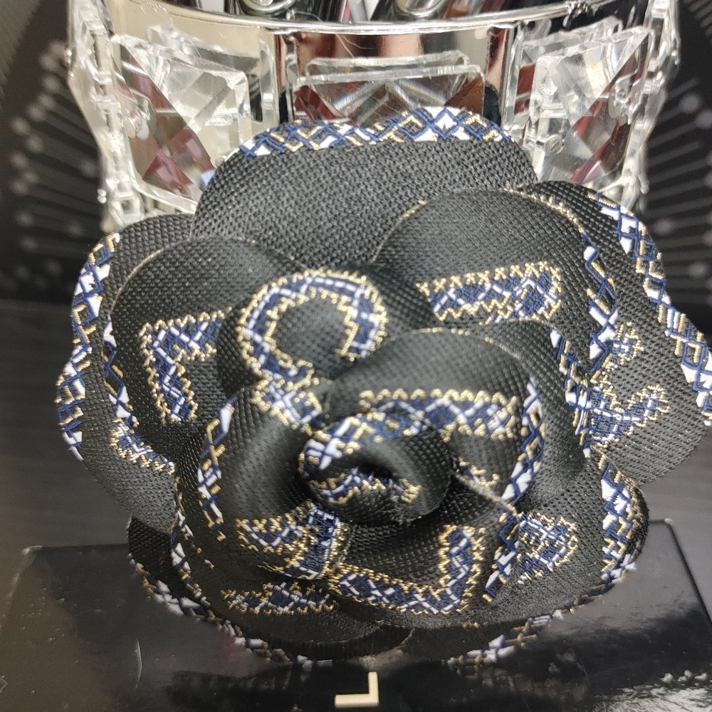 2019 "limited edition" Christmas camellia - Picture 2 of 3